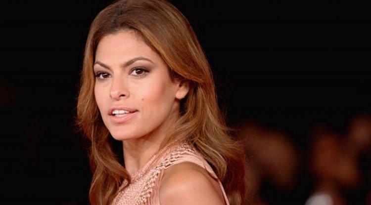 Eva Mendes thought her face was "weird"?!
