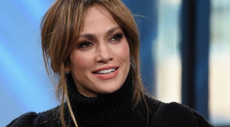 JLo goes out with her mother and twins to celebrate Mother's Day!
