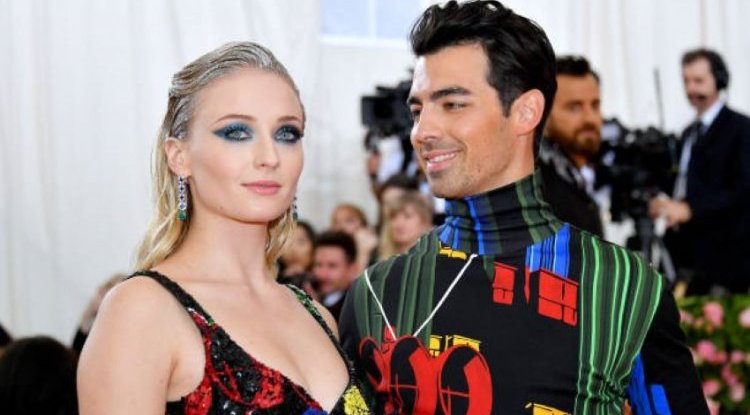 Joe Jonas wishes Sophie a happy Mother's Day!