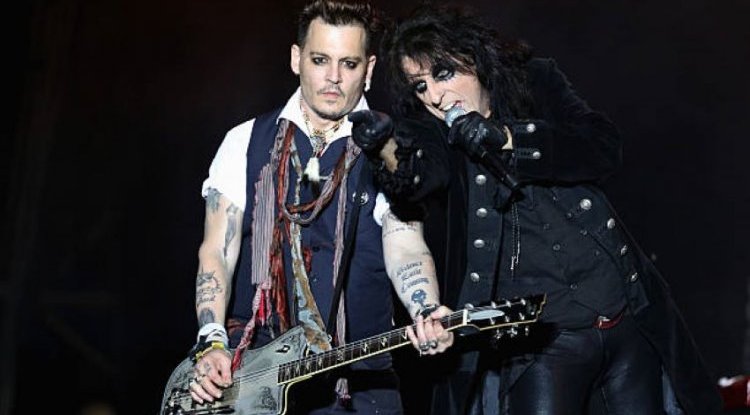 Alice Cooper defends Johnny Depp!