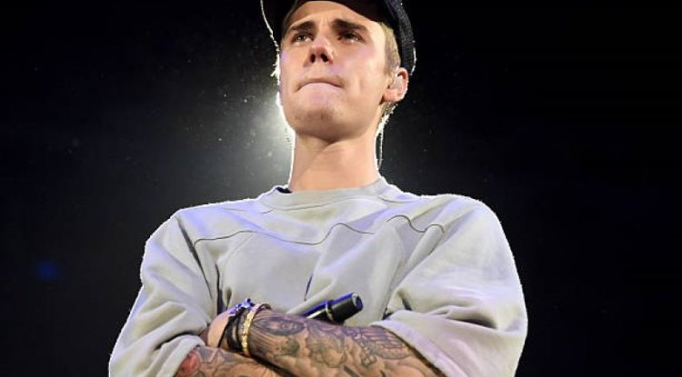 Justin Bieber enjoyed a night out with his friends!