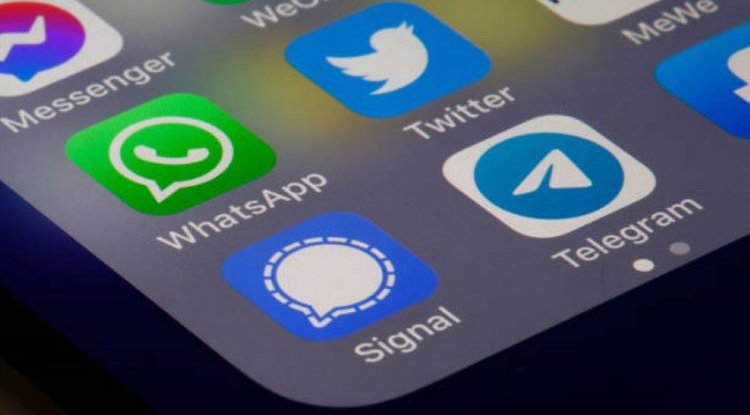 WAR ON SOCIAL MEDIA: WhatsApp ended up in the trash!