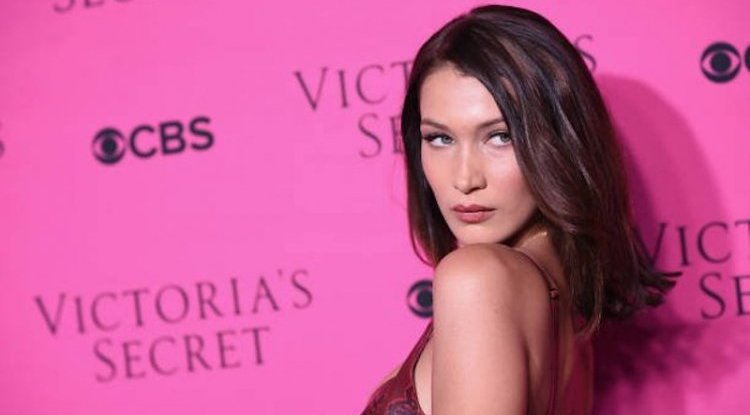 Bella Hadid protests in NYC to support Palestinian people!