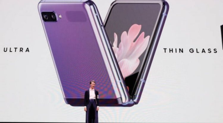 SAMSUNG PLANS TO DELIVER 7 MILLION FLEXIBLE PHONES THIS YEAR: Very ambitious plans