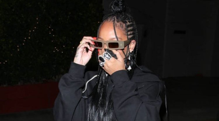 You will want every part of this Rihanna vintage outfit!