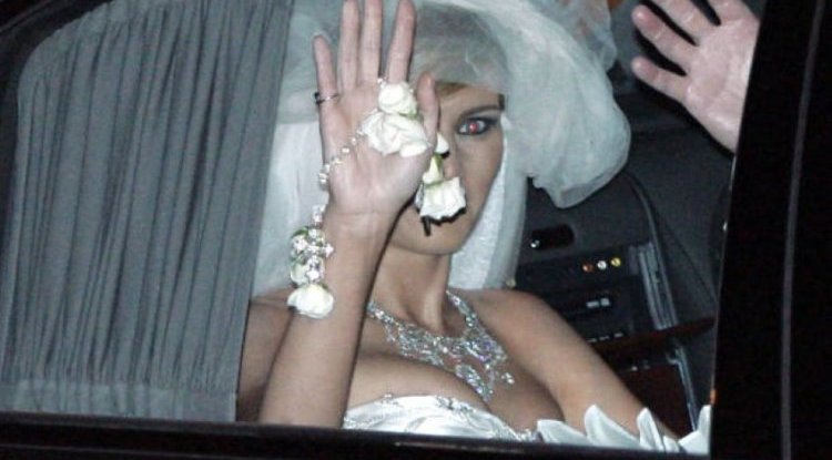 90 METERS SILK WEDDING DRESS AND 7 TIER CAKE: This is what Melania looked like when she said YES to Donald! (PHOTO)