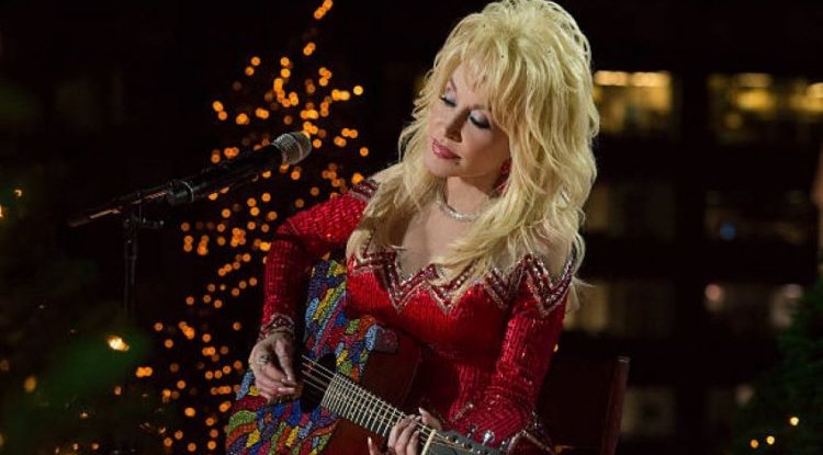 Dolly Parton sleeps with a full face of make-up every night for a bizarre reason!