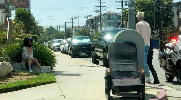 Megan Fox's Boyfriend gets a Ticket!