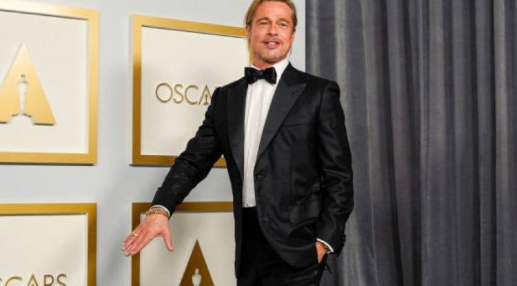 A new love romance between Brad Pitt and famous singer is on the horizon!