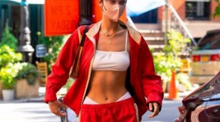 Officially the most beautiful woman in the world went out with her amazing abs out!