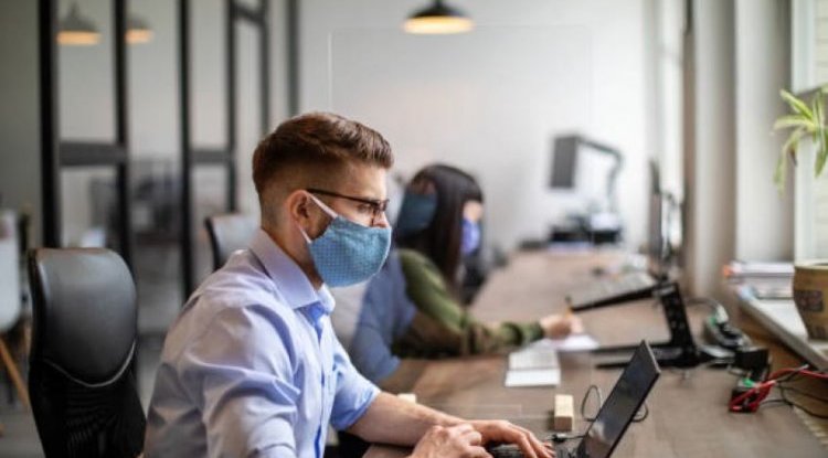 SHOULD YOU TURN OFF YOUR COMPUTER EVERY DAY: Pros and cons and how much they affect the quality of your computer