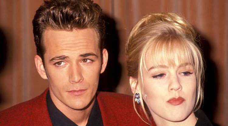 Kelly and Dylan from Beverly Hills 90210 hid in a Zoo cage from fans!