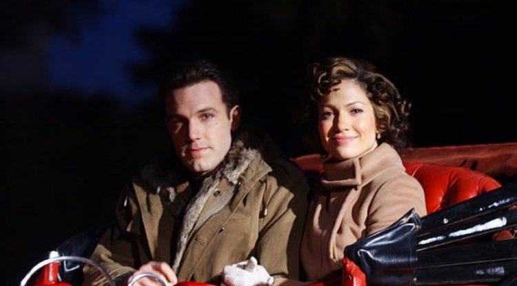 They finally kissed! Watch the first video of Jennifer Lopez and Ben Affleck kissing!