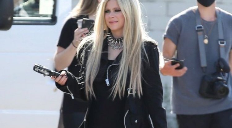 Avril never looked sadder on the music video set!