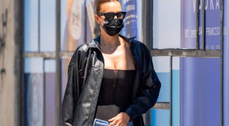 Irina spiced up the walk with a corset, no one blames Kanye for being crazy about her!