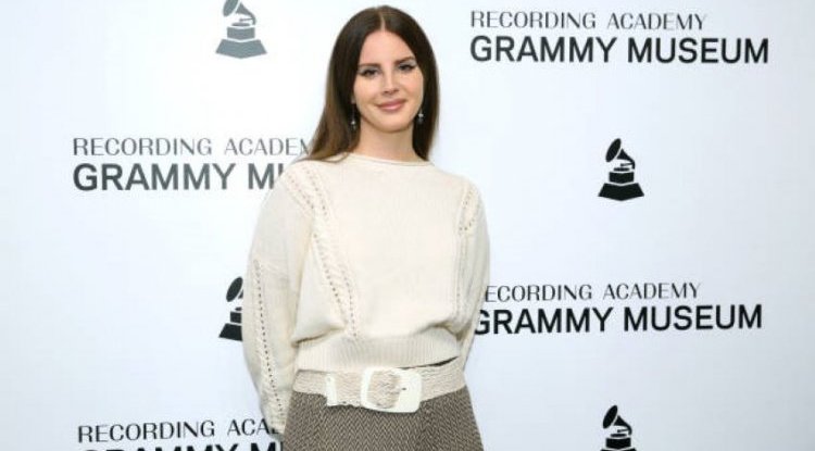 LANA DEL REY CELEBRATES HER 36TH BIRTHDAY TODAY: The rich heiress of Rob Grant became famous with her unusual voice!