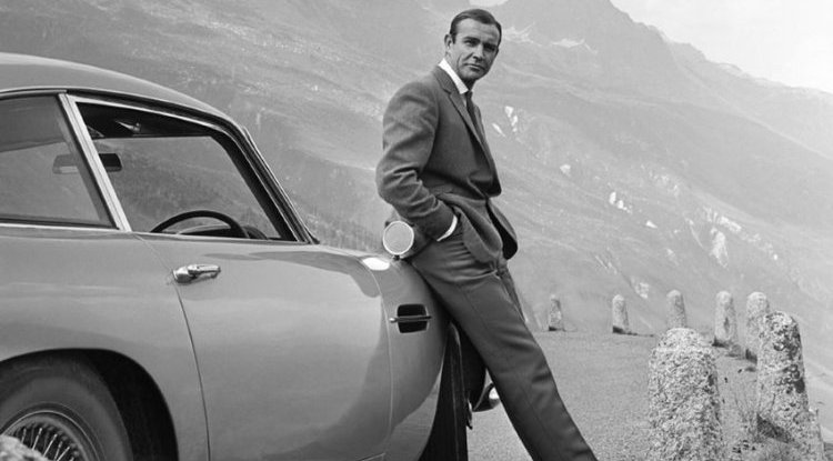 These Sean Connery suits are sold for £ 7,000!