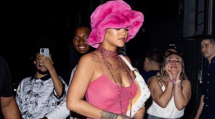 Rihanna forgot her bra!