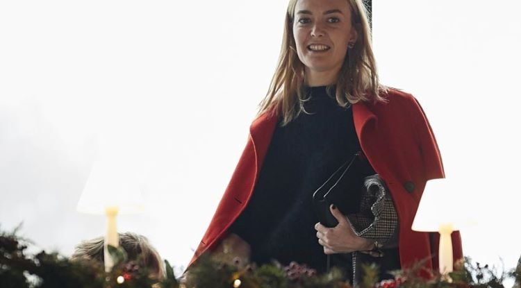 The heiress of the largest fashion empire in the world chose Zara's dress for a friend's wedding!