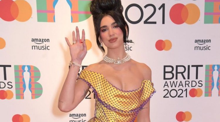 Dua Lipa and Versace announce autumn full of colors!