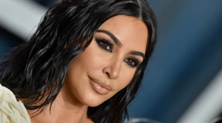 Kim posed with bleached eyebrows - many girls won't follow this new trend!