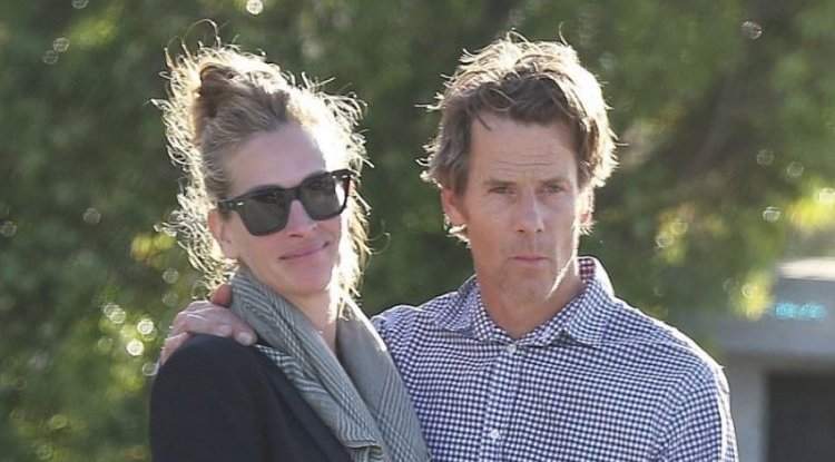 Julia Roberts shared a rare photo with her husband on their 19th wedding anniversary!