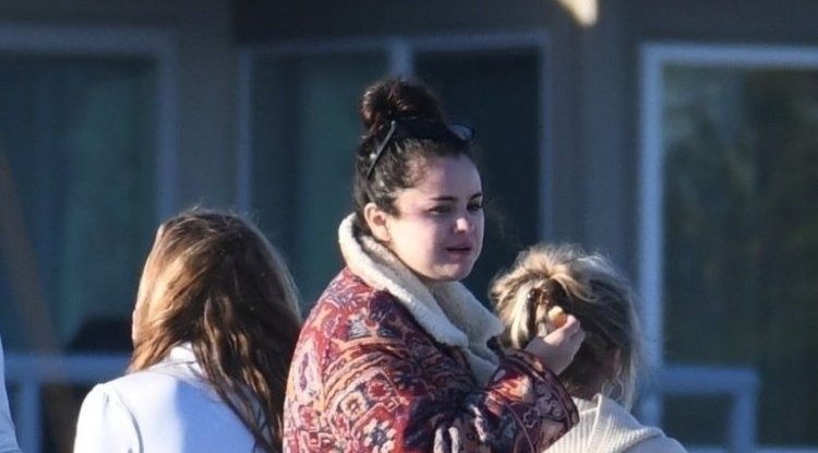 Paparazzo photos of this big star are another proof of how big the difference is from what we see on Instagram!