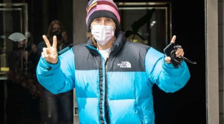 Jared Leto appeared with a rosary around his neck, people don’t stop teasing him on Twitter!