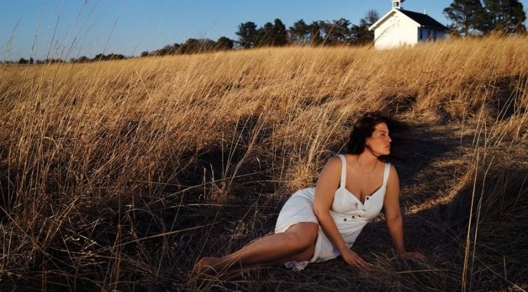 The most famous plus size model can't hide her happiness: She announced that she was pregnant and posed naked
