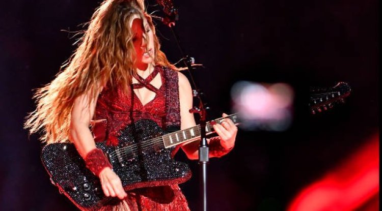 Shakira changed her profile picture on Twitter, fans are commenting: She admitted she's a lesbian