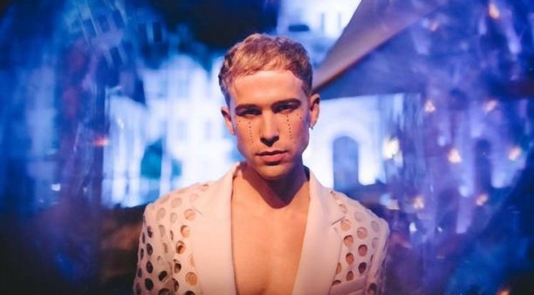 Tommy Dorfman came out as a transgender woman!