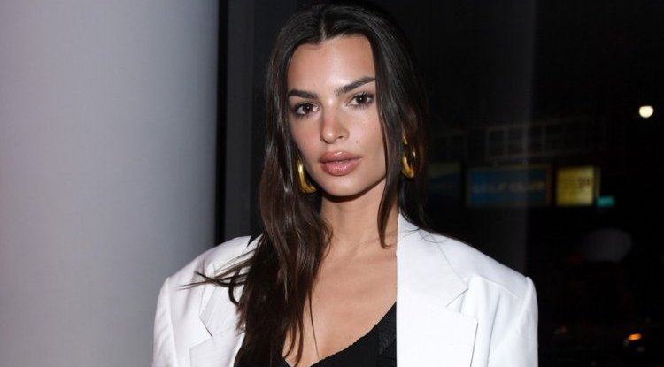 One of the most sought-after models in the world found herself in a new unusual role: to the delight of the players, she became a sponsor of the Irish football club.