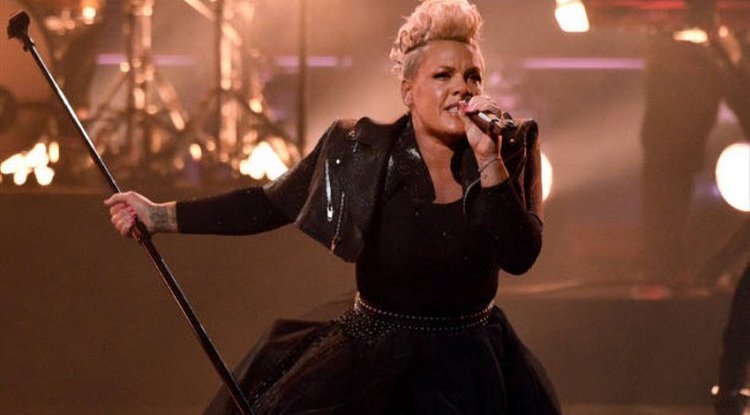 Pink offered to pay a fine for handball players who were fined for not wearing bikinis!