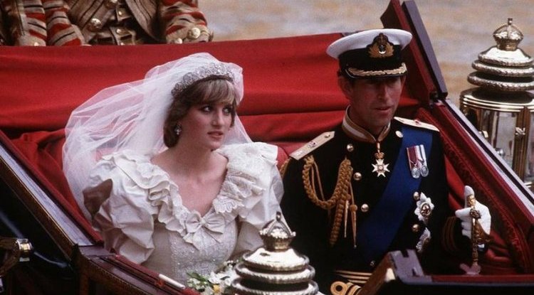 A piece of cake from Diana and Prince Charles' wedding is on auction!
