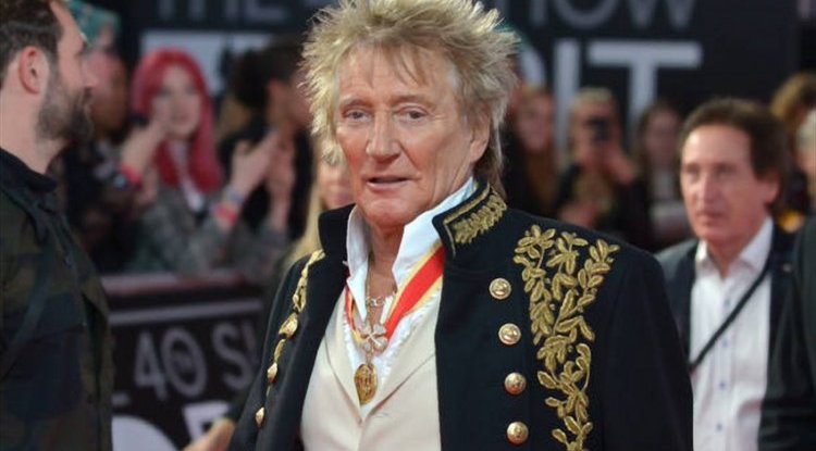 Rod Stewart was photographed hugging his wife and enjoying their vacation