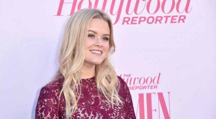 Reese Witherspoon's daughter looks just like her!