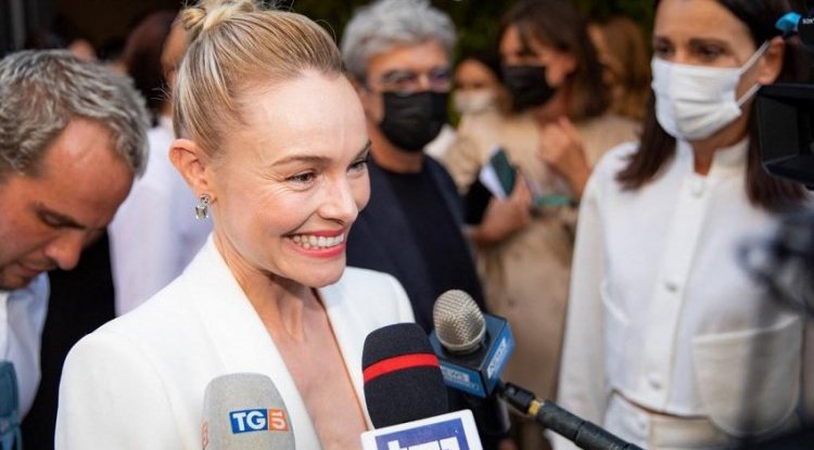 Kate Bosworth revealed that she is divorcing with an emotional message