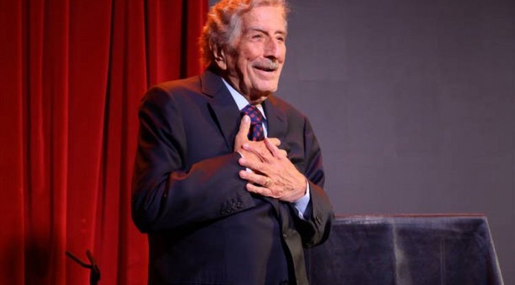 Legendary Tony Bennett retires due to health condition!