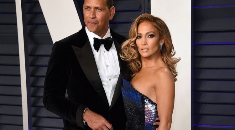 JLO "erased" Alex from her life! After the breakup she shines, he is looking for her in other women!