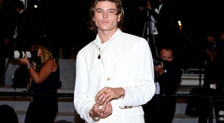 Jordan Barrett, whom they associated with famous beauties, married a colleague model
