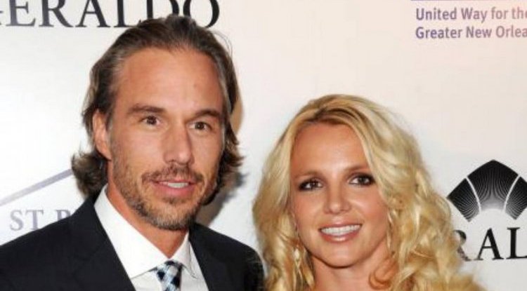Fans suspect Britney secretly married her ex-boyfriend