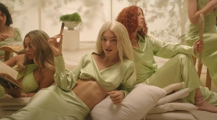 Singer Lorde dramatically changed the look for the new single ...