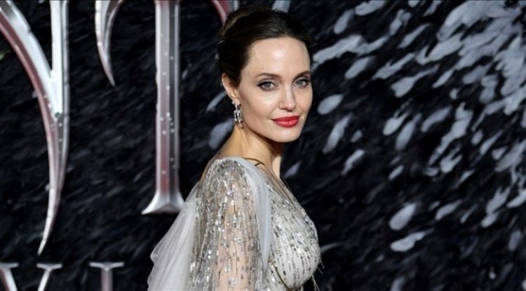 Angelina Jolie created an Instagram profile and posted a letter from an Afghan girl!