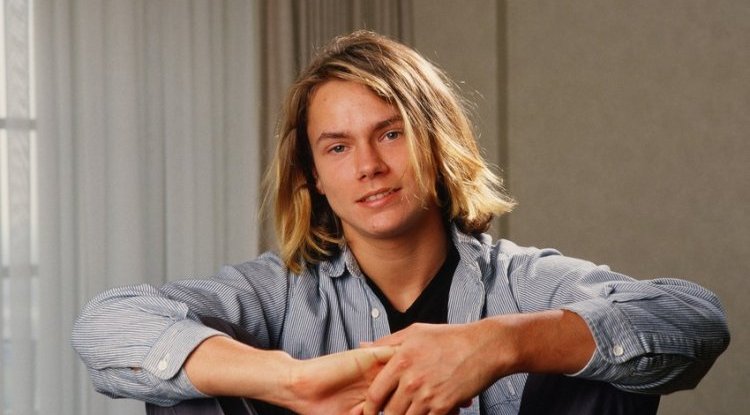 River Phoenix's death was strange to many, and the girl he then loved only recently told what exactly happened that fateful evening