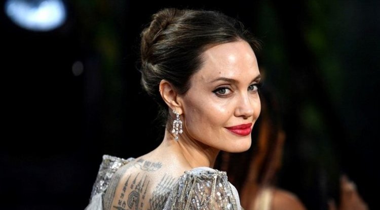 Angelina broke the record on Instagram just three hours after she created the profile!