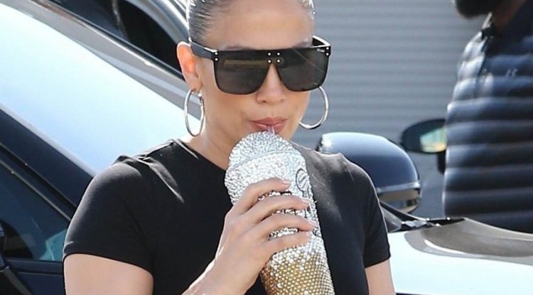 'MAGIC SMOOTHIE': Jennifer Lopez reveals the secret of a slim line and a recipe for a drink she adores