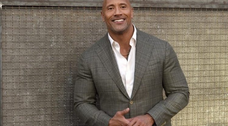 Dwayne Johnson stopped a bus full of fans: "This is a fun way to start off my Saturday"