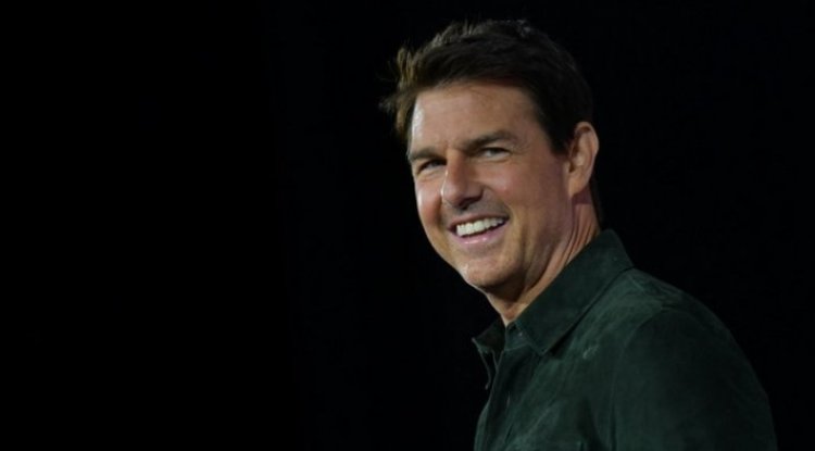 Tom Cruise landed a helicopter in the garden of the British family, to redeem himself, he flew the little ones