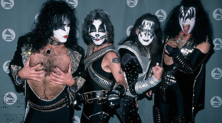 The band "Kiss" postponed the tour because the members got infected with the coronavirus