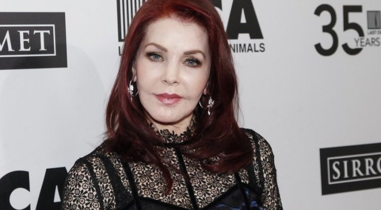 After the horrible move of the cosmetic surgeon, Priscilla Presley  gave up all corrections, but she can't hide the consequences